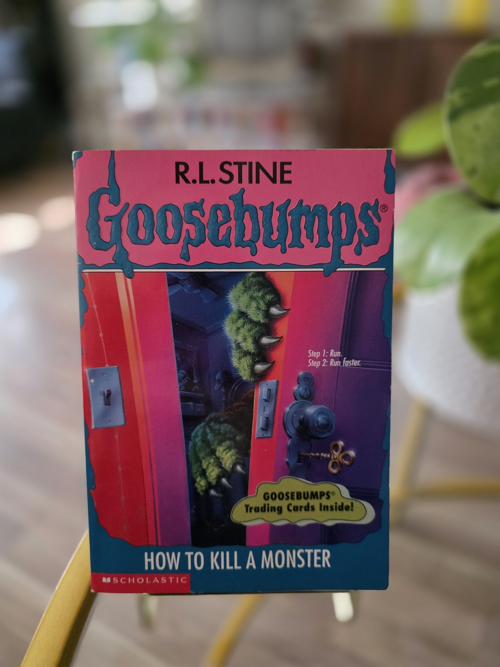 R.L. Stine Goosebumps "How to Kill a Monster" - With Trading Cards